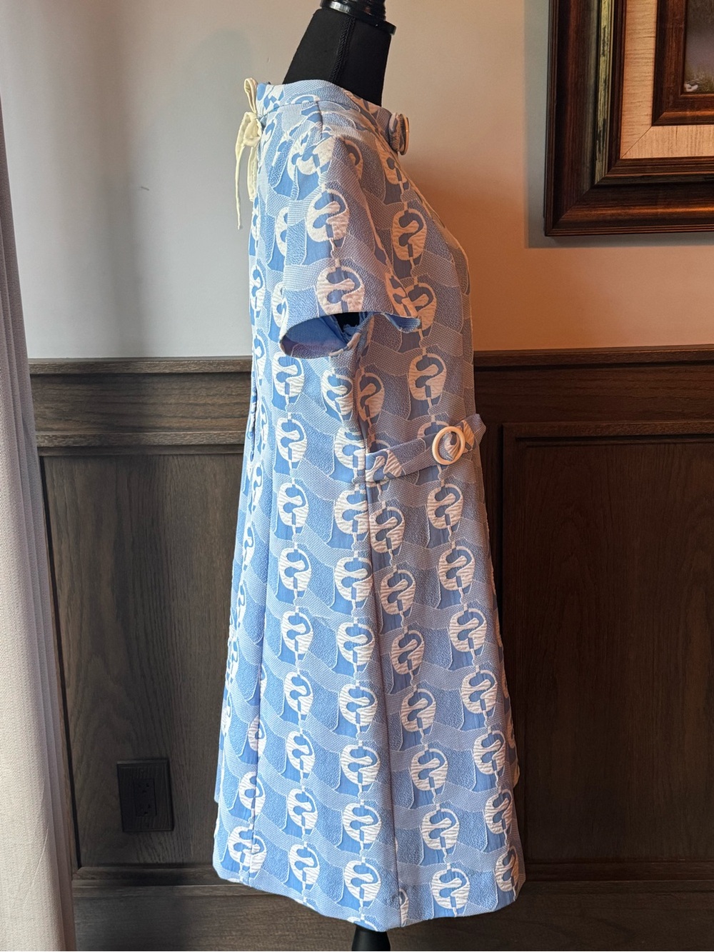 Vintage handcrafted Light Blue Patterned Mod Shift Dress with Ring Detail - Picture 5 of 10